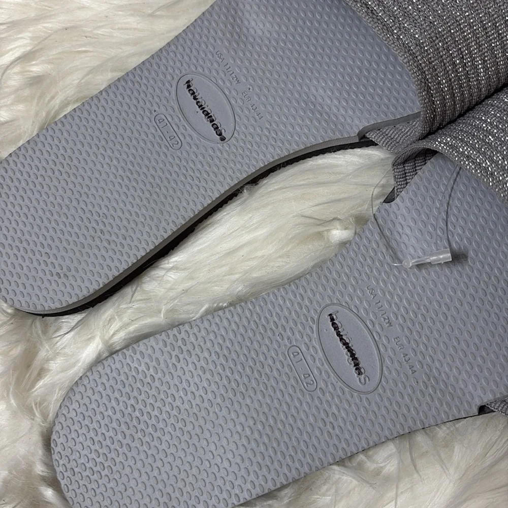 NWT Havaianas Silver Sparkly Slip On Sandals Size 11/12W